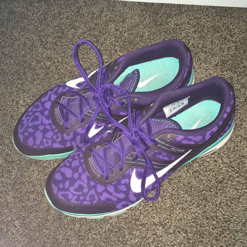 Women’s Nike tennis shoes